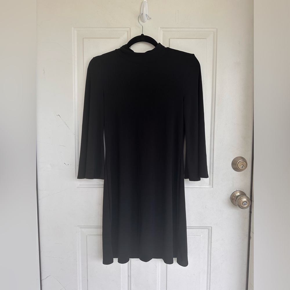 WHITE HOUSE BLACK MARKET flowy sleeves turtle neck flowy dress size S